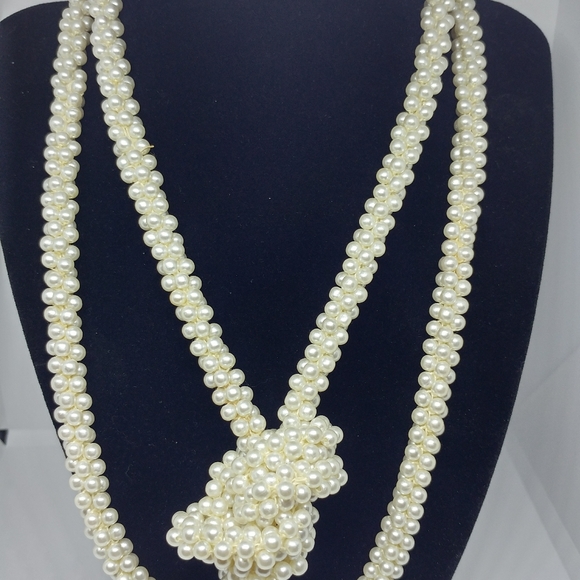 Pearl Necklace - Picture 4 of 8